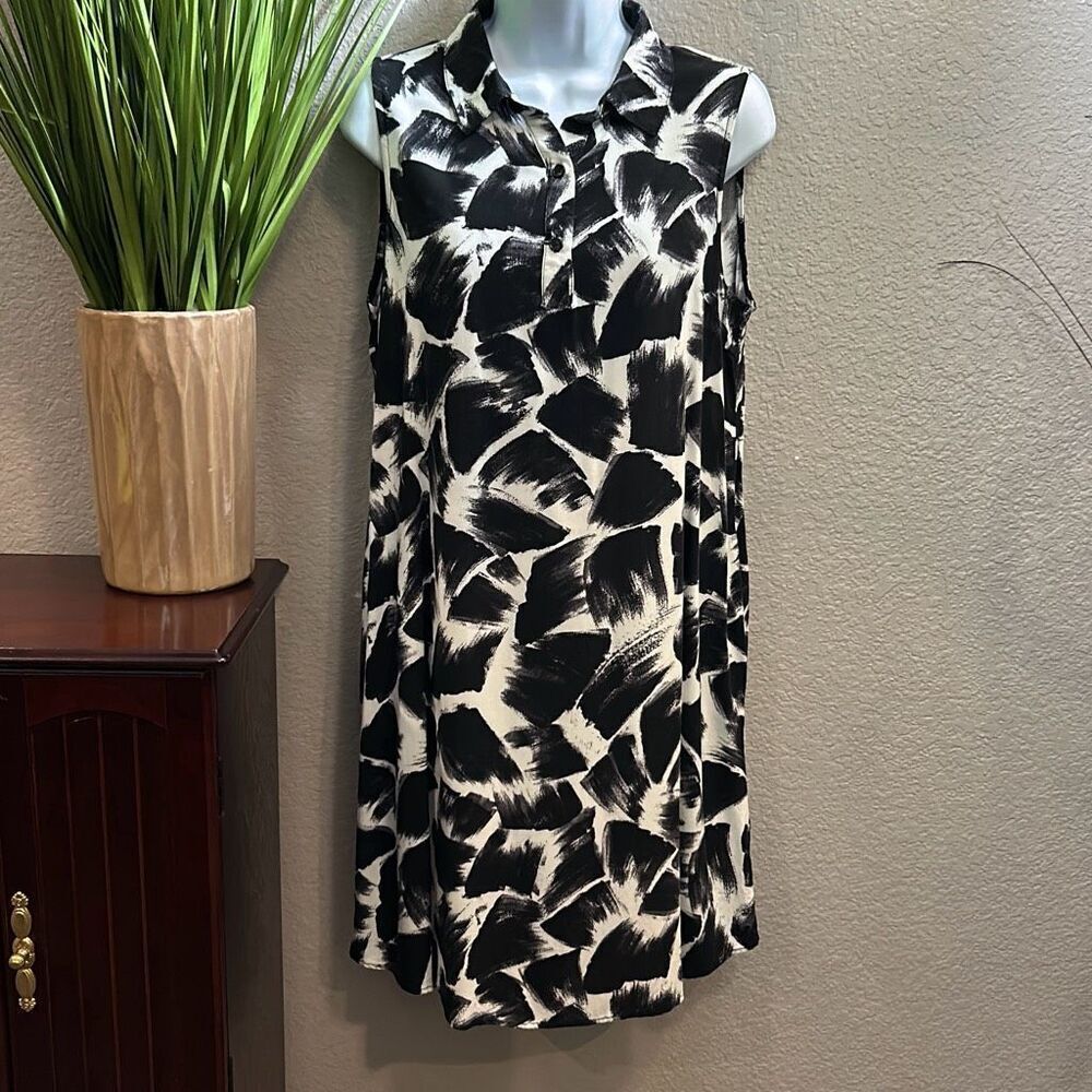 #3 Trinhnology sleeveless painted, shirt dress size medium